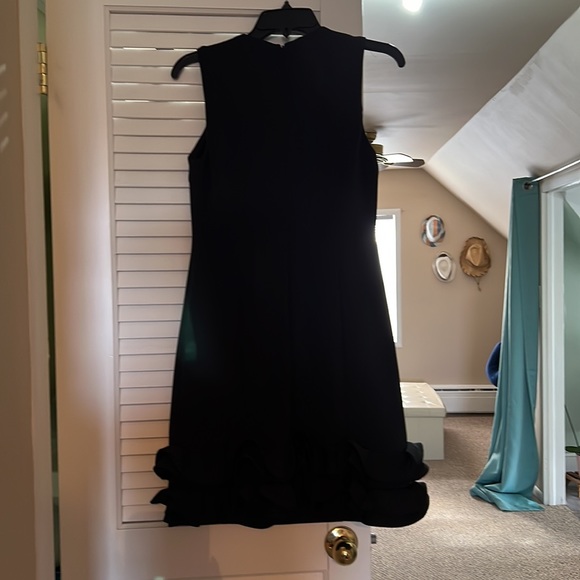 Beautiful evening dress. - Picture 2 of 3